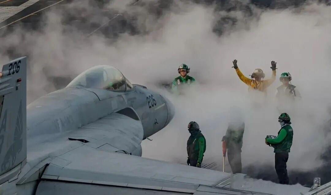 蒸汽弹射好不好？就这“锅气”，那是电磁能比的吗？