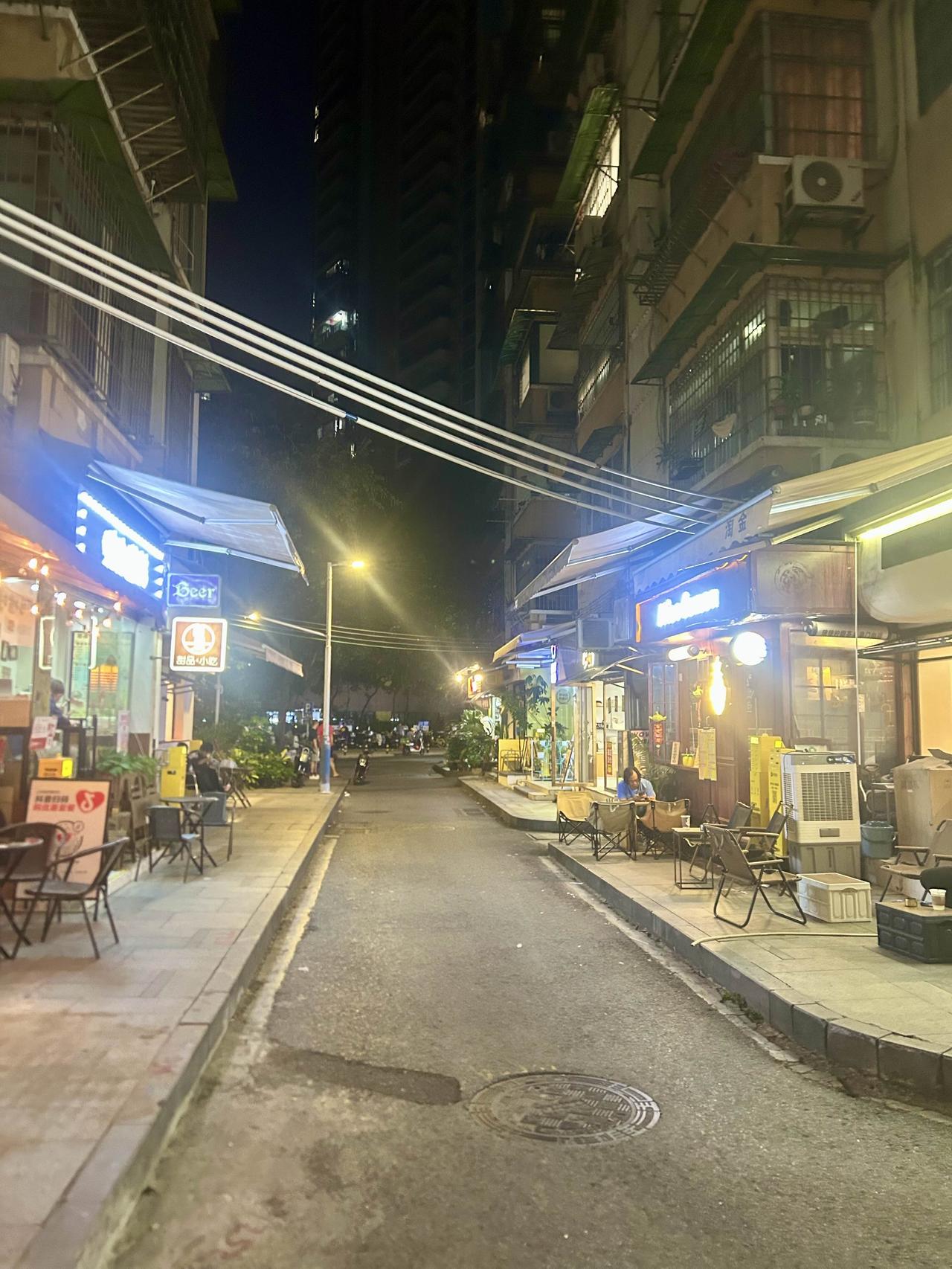 老城区藏满奶茶小店，晚风漫街，温柔又治愈🌙