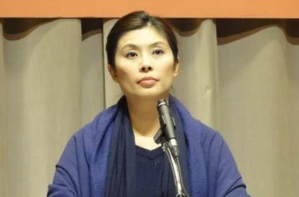 郑丽文现在估计挺后悔的，后悔什么？她后悔的不是加入国民党，也不是竞选主席时缴纳的