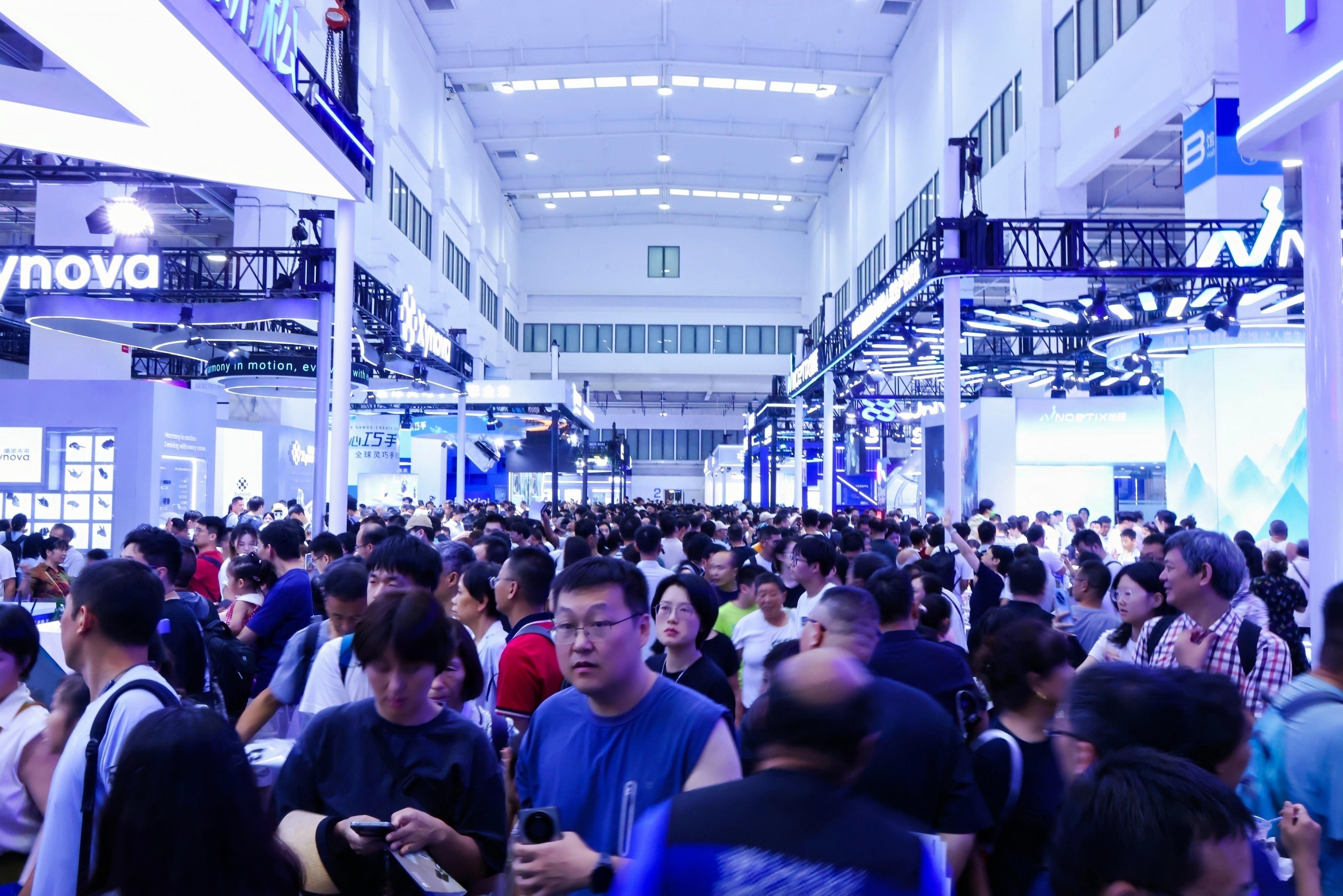 AIVA在世界机器人大会上谈物理AI？AIVA总裁、产品经理李博带来AI走进物理