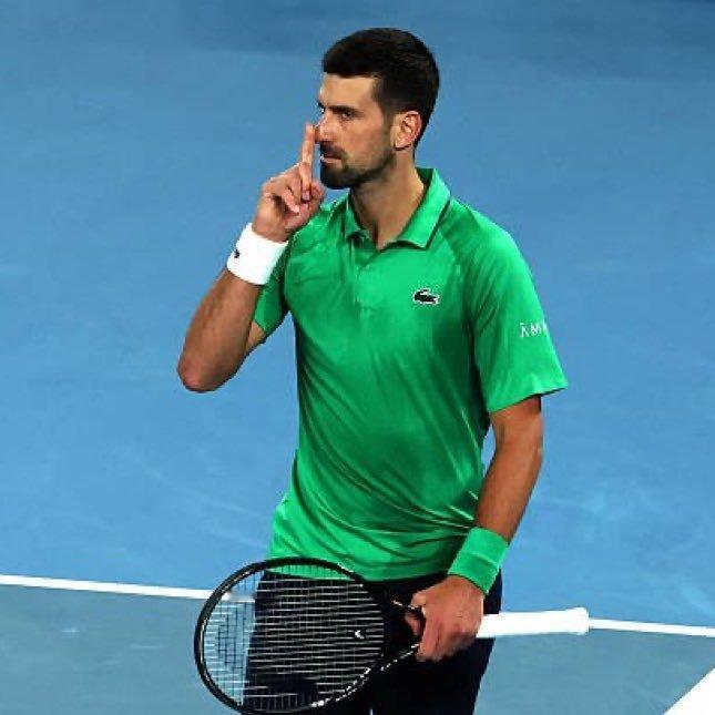 德约科维奇vs辛纳 德约6-4拿下第四盘！将辛纳逼进决胜盘！如果德约能拿下第五盘