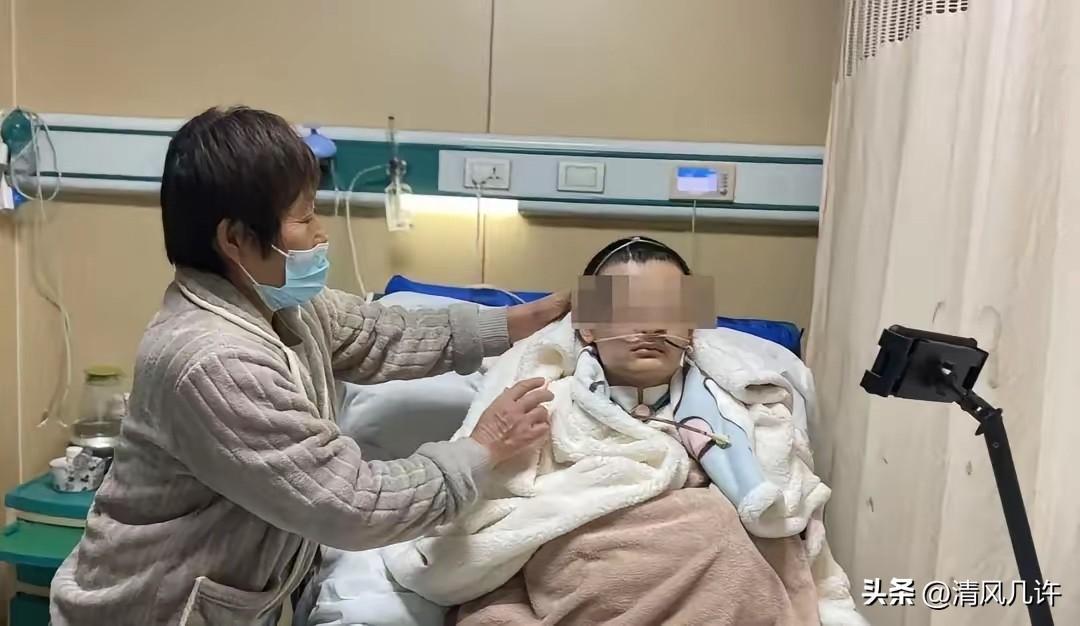 十九岁的山东女孩王蕊，原本是济宁一所技术学院的大二学生，暑假期间做实习带货主播，