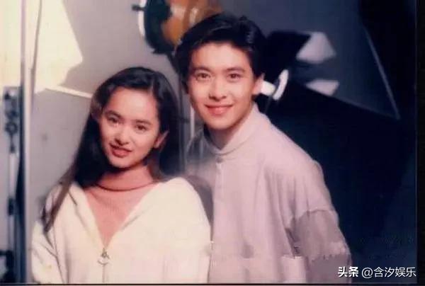 1995年，叶蕴仪拒绝林志颖的表白，转身嫁给身家千亿的陈柏浩。后来，叶蕴仪生下一