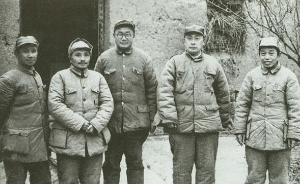 在解放军战史上，有许多“黄金搭档”，陈毅和粟裕是其中之一。尽管战役由粟裕指挥，军