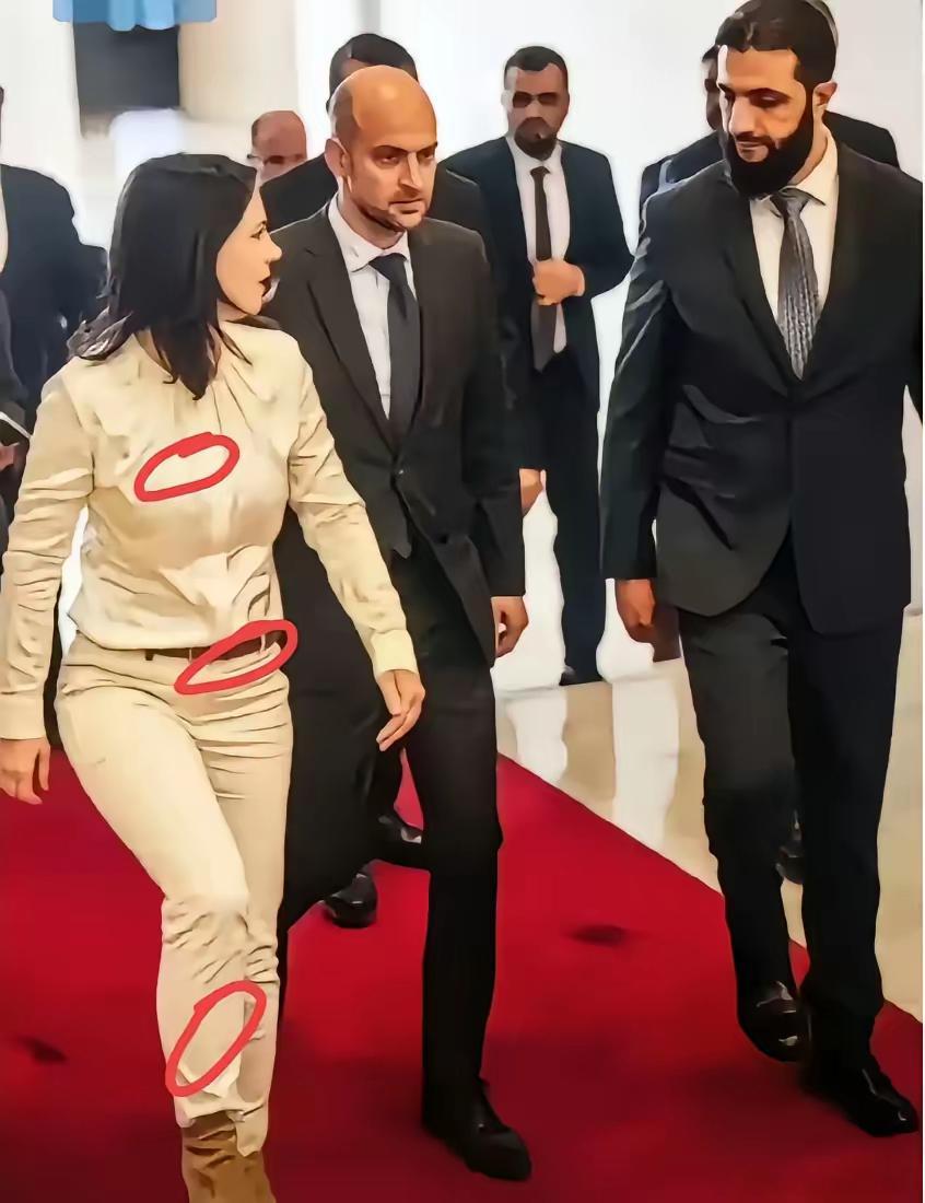 有些照片真能被人恶意解读！朱拉尼西装革履，本是正人君子，可就有人拿他照片说事。说