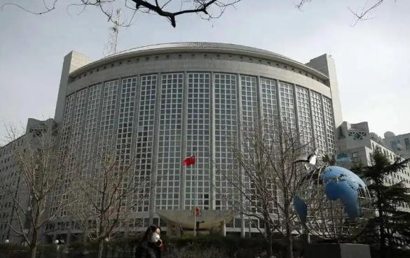 我们和好吧！中国刚约见驻日公使，日本前大使就说中国无限接近超级大国
因为日本在南