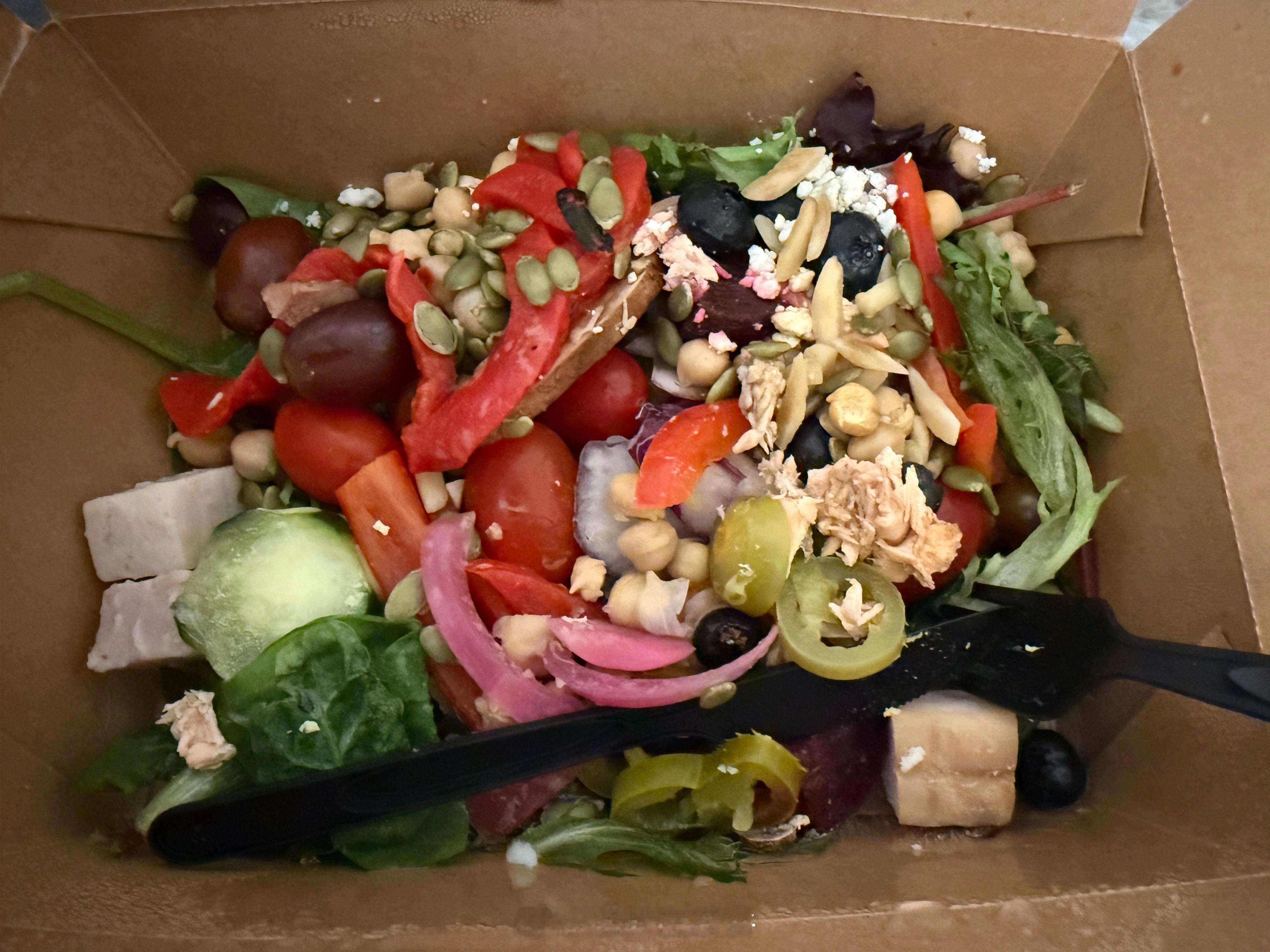 午餐继续猴父子。出门一周都没测体重。不知道明天回家会是什么重量。减脂餐减脂餐打卡