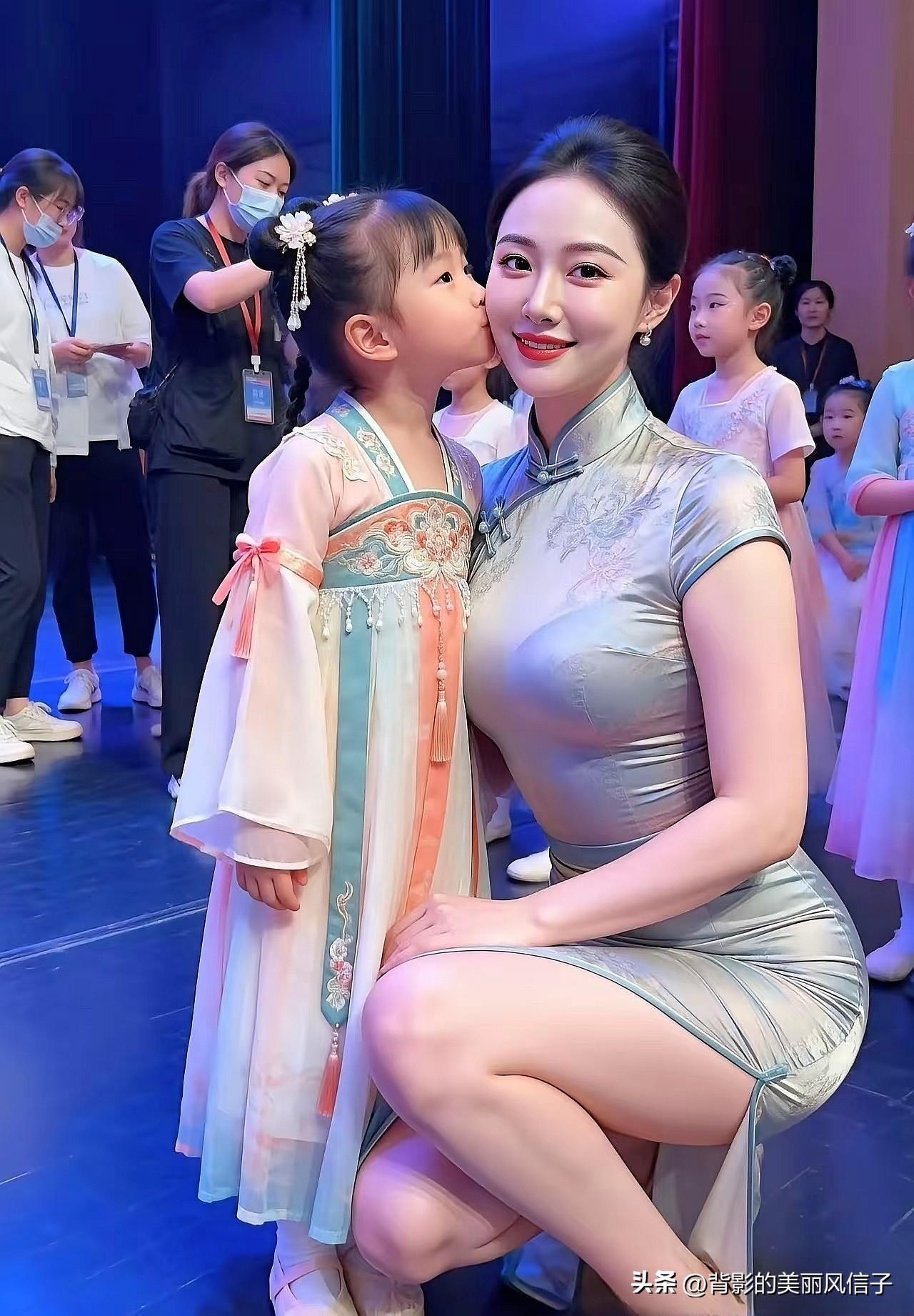 母女同框，古风唯美，温情瞬间定格[害羞][害羞][害羞]