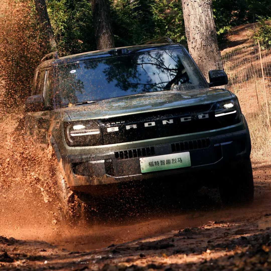 睡在星空下 醒在霞光里
和福特智趣烈马一起 去野行
全地形露营SUV 整装待发