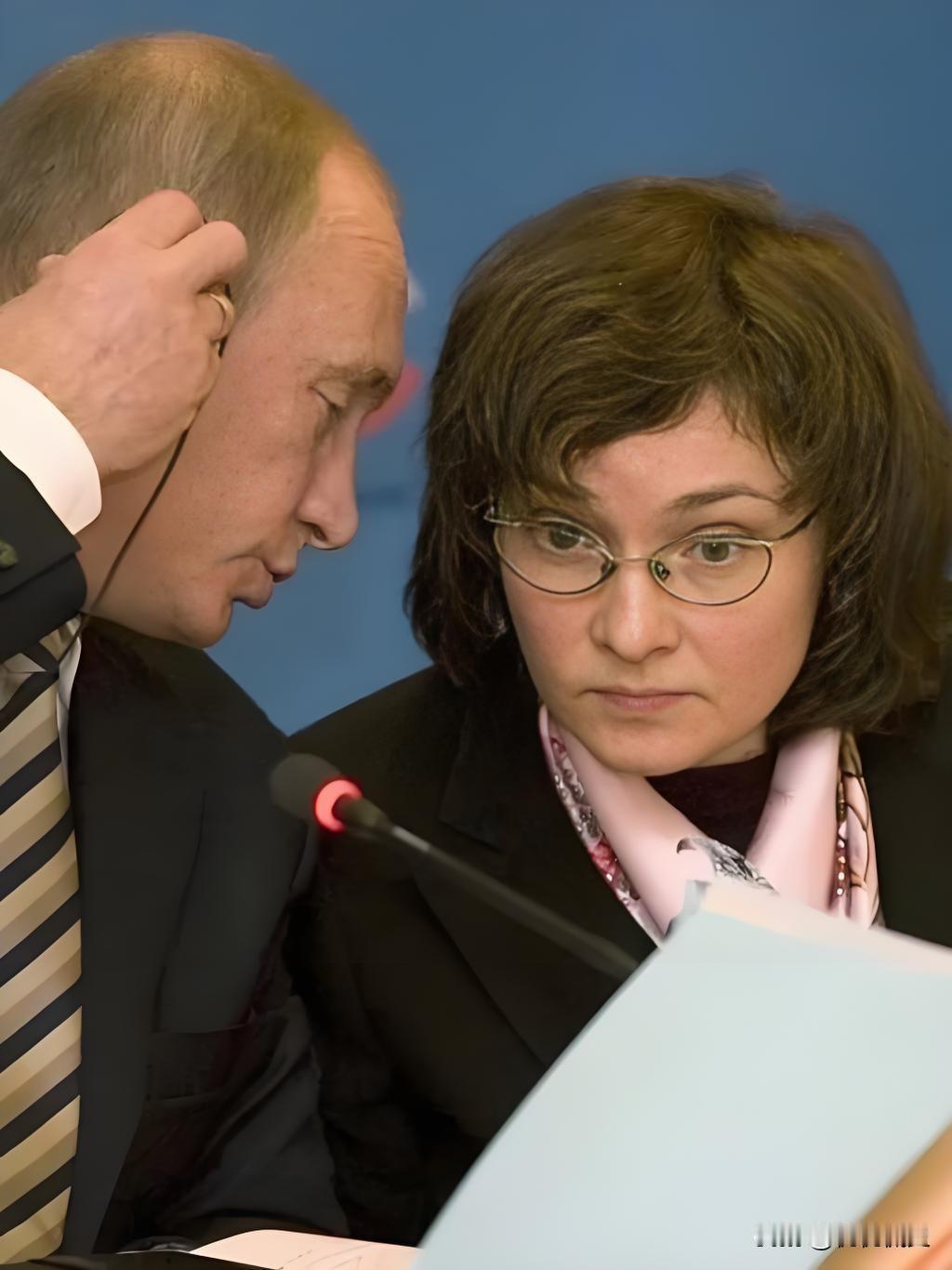 普京背后高人终于浮出水面，俄罗斯能坚持这么久，有人说是中国、伊朗支持，其实都不是