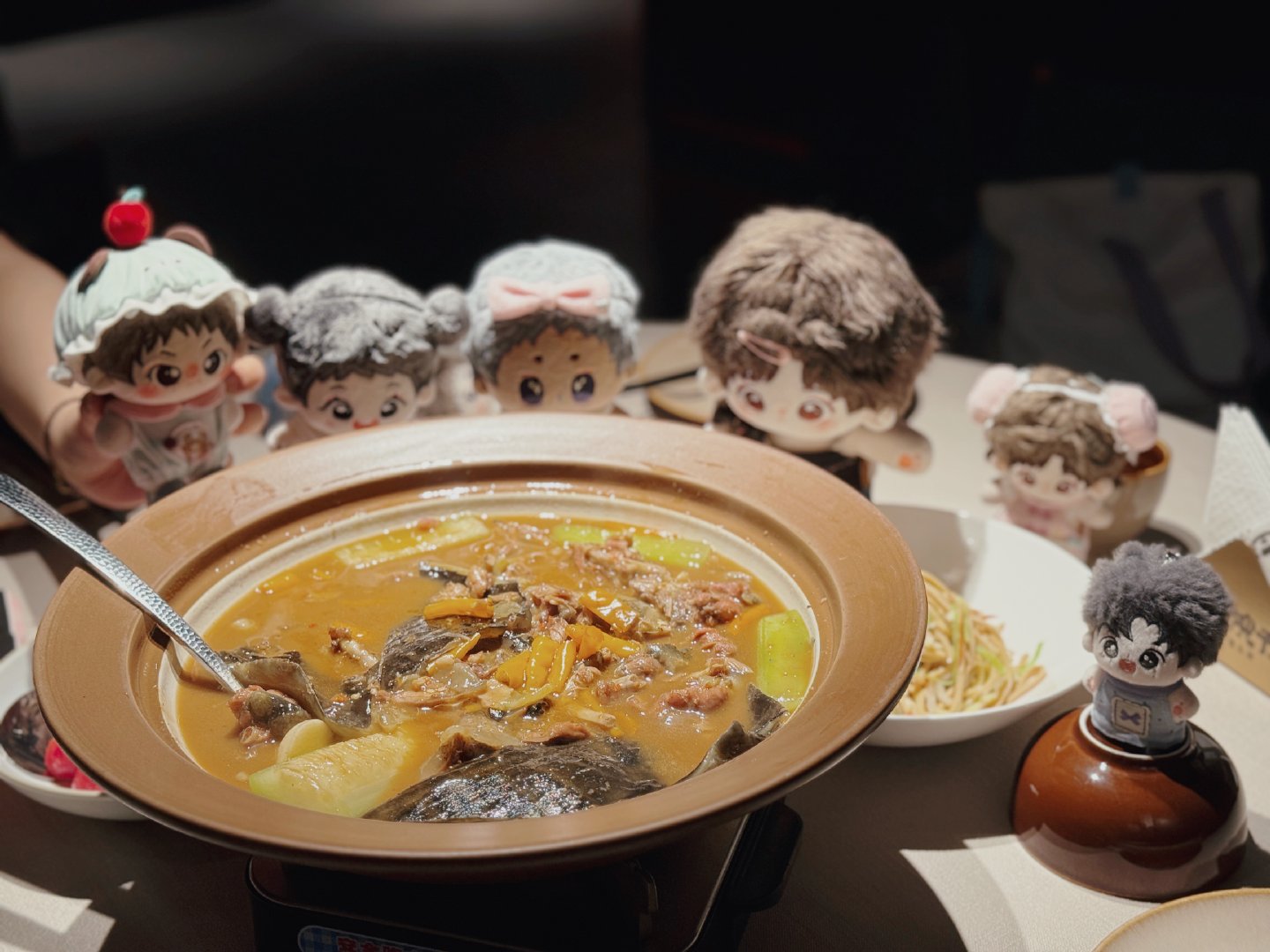 今日，与Bra小猫北京分部成员于三里屯区域餐饮场所开展线下会面交流活动。会面现场