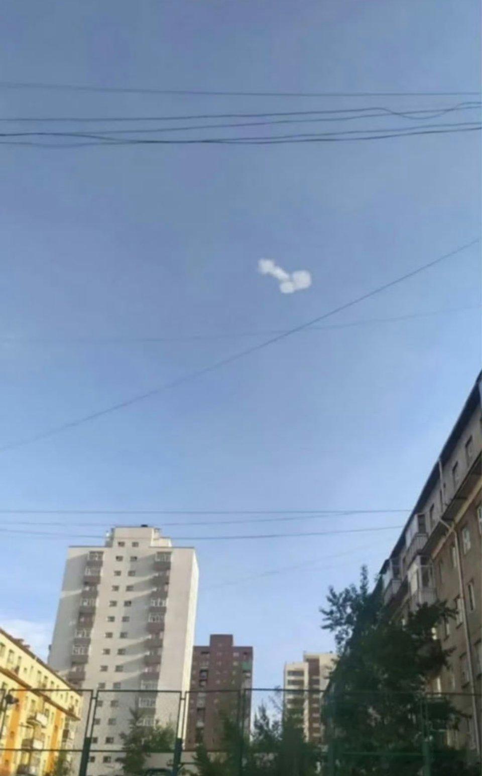 阳光明媚的早上，宜开心，宜自在一个有点理想的记者
