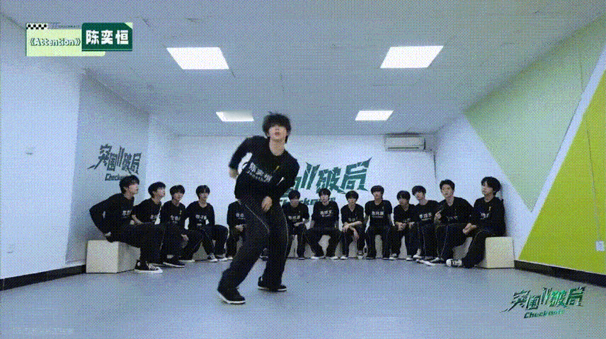 陈奕恒Attention陈奕恒的舞台松弛感很难得，跳《Attention》不紧绷