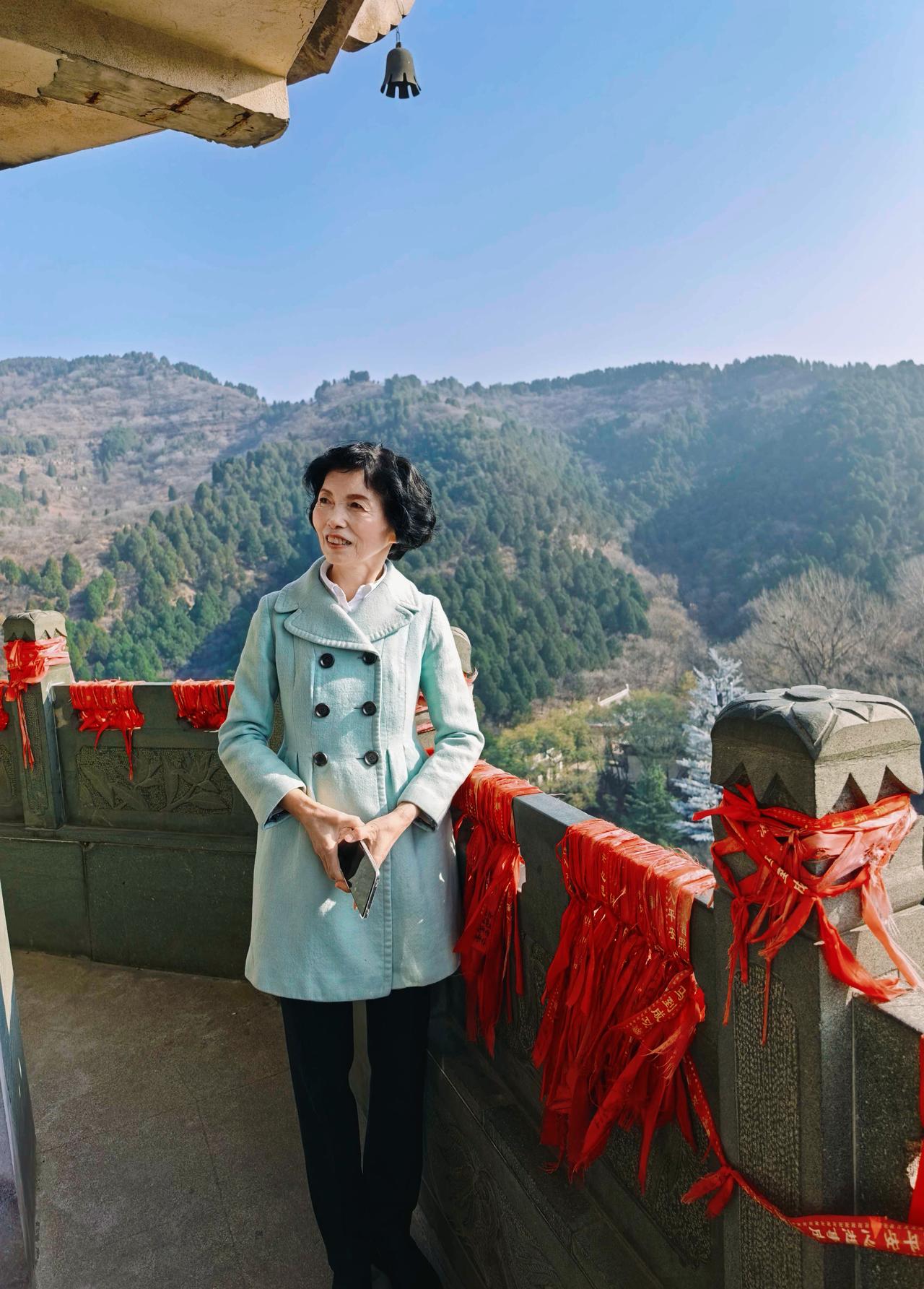 南部山区红叶谷，经验告诉我，红叶要落在银杏叶的后边，由于上周两天一夜的大雨，使红