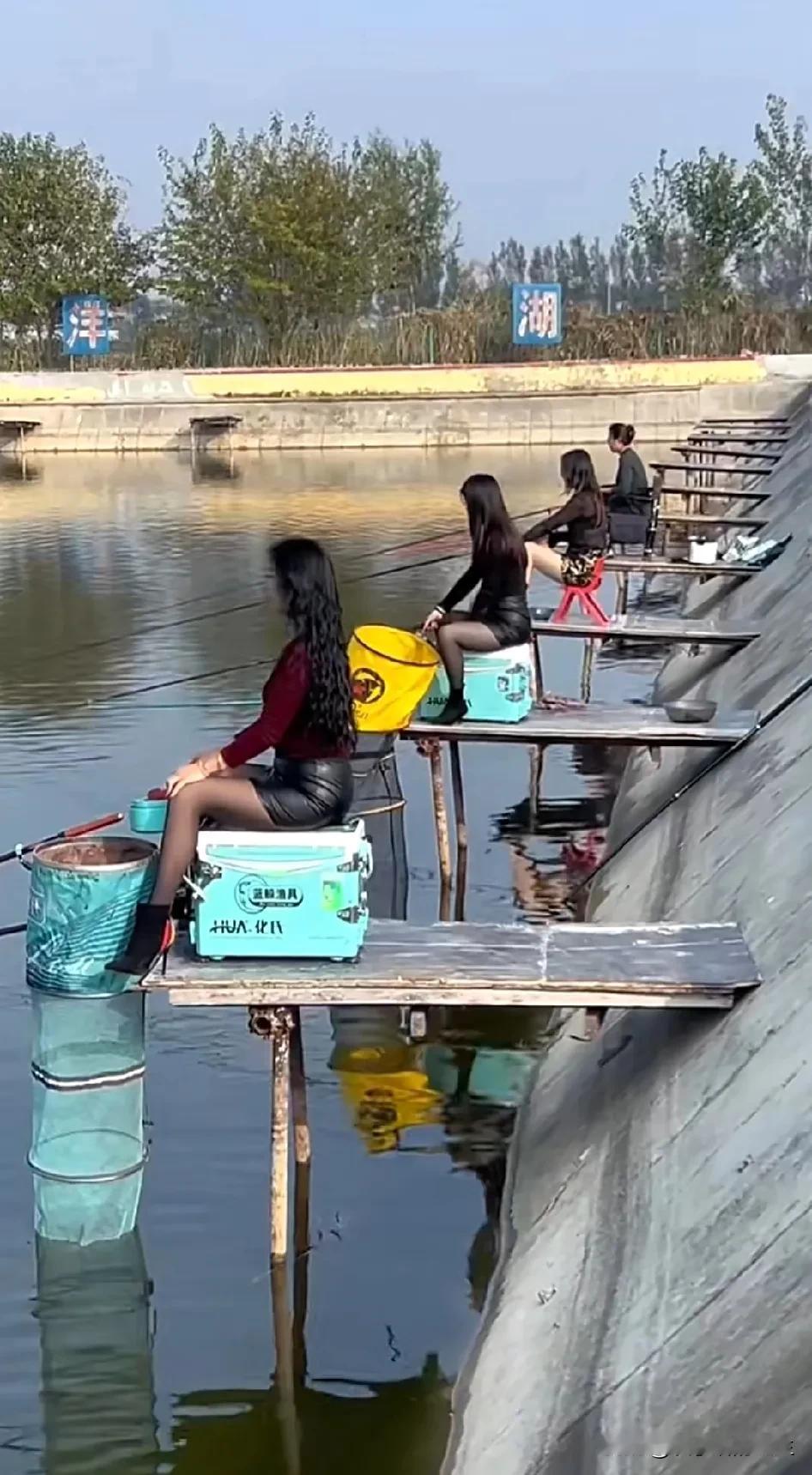 包个鱼塘，然后请一些美女来当陪钓，就像KTV里面的陪唱一样，大家说有没有搞头啊？