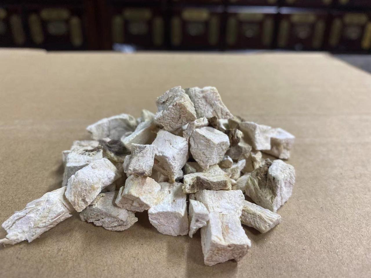 1969年，爷爷用5斤小米换来一个高血脂方子，让我治好了1398位患者。爷爷说: