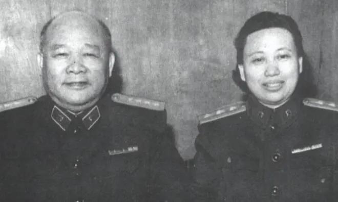 1934年，一个17岁的小护士用嘴吸出首长喉咙里的脓血，救了一条命，21年后，这