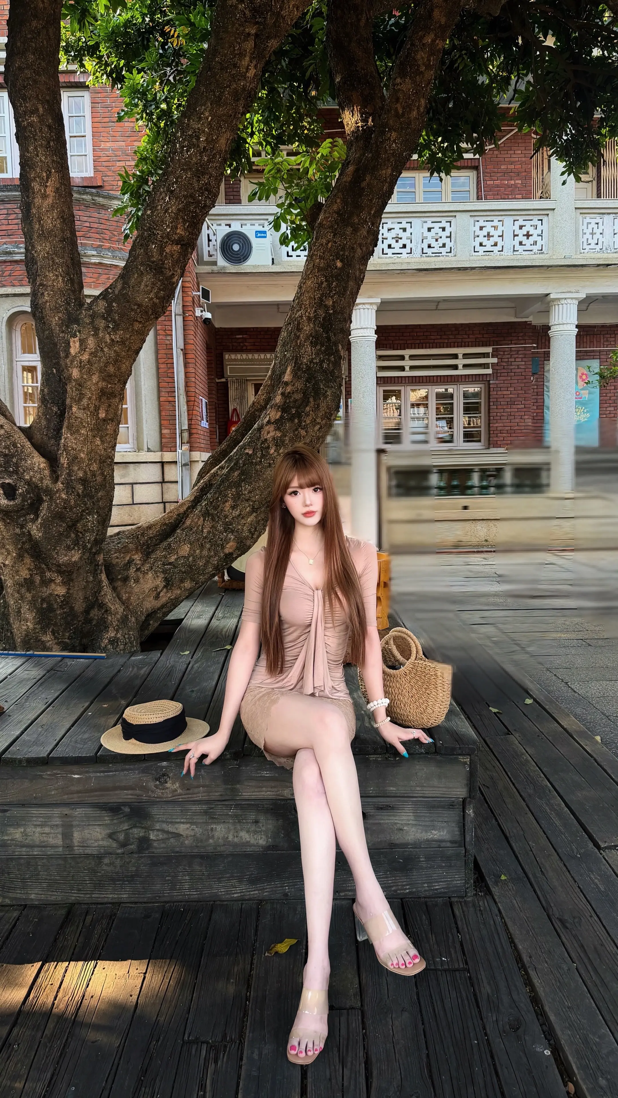 三分清纯三分艳丽三分妩媚一分可爱构成了我这个十分完美的女人