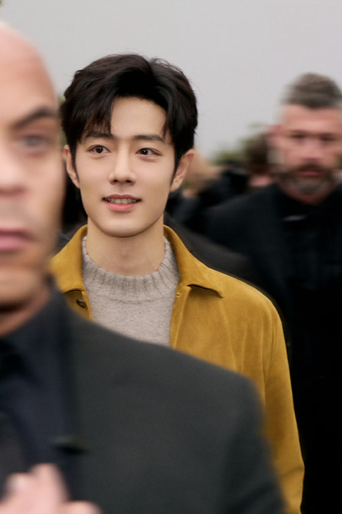 1.肖战现在确实是单身，而且已经单身了很长时间，也从来不跟女搭档搞暧昧。他对自己