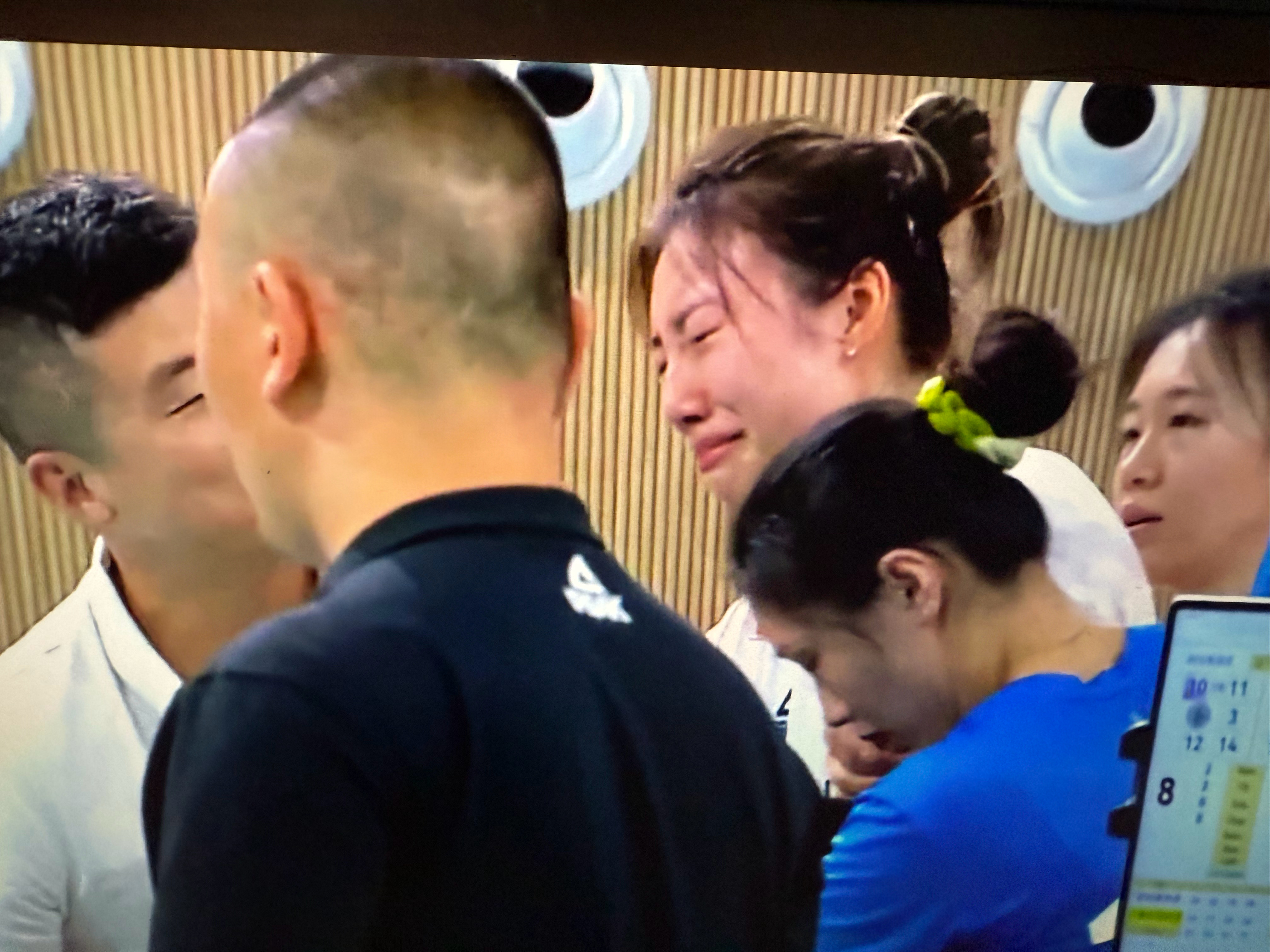 啊？陈佩妍受伤了！表情很痛苦[捂嘴哭][泪]2025全国女排锦标赛 ​​​