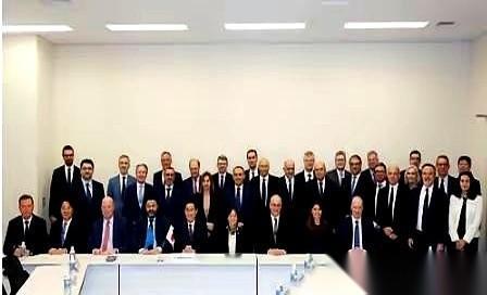 岸田文雄一句话，让在场的人都把目光投向了中国。
他说，今天的乌克兰，可能就是明天