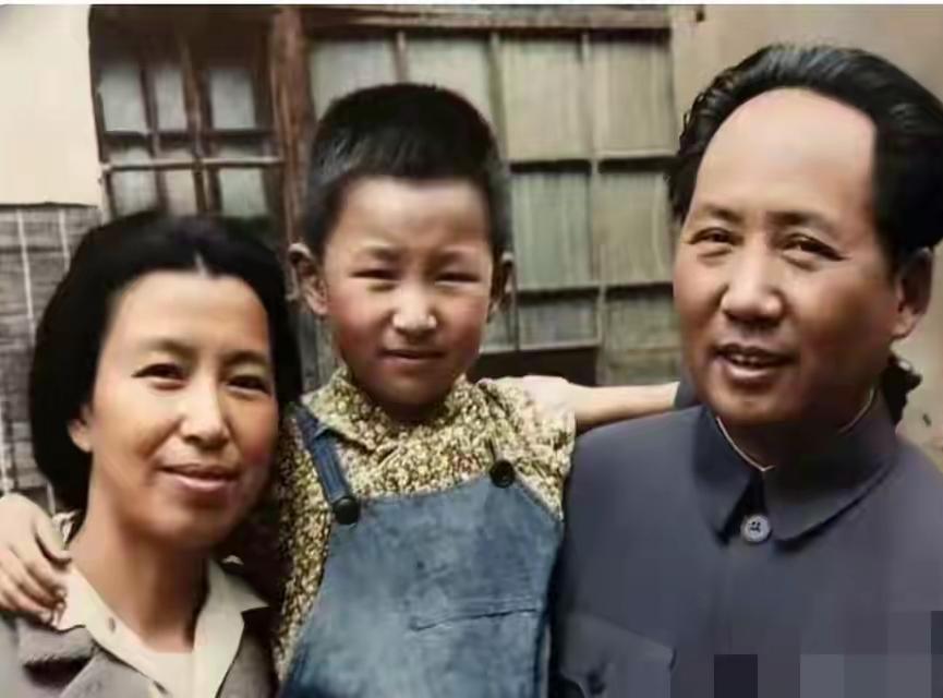 延安窑洞这张老全家福，看完心里久久放不下！一句诗道尽家国深意
 
大伙平时刷历史
