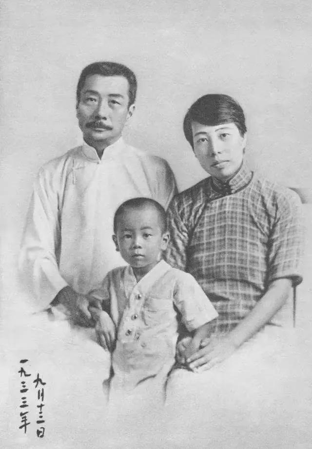 1925年3月18日，鲁迅写信给许广平，说了这么一段：

“现在的所谓教育，世界