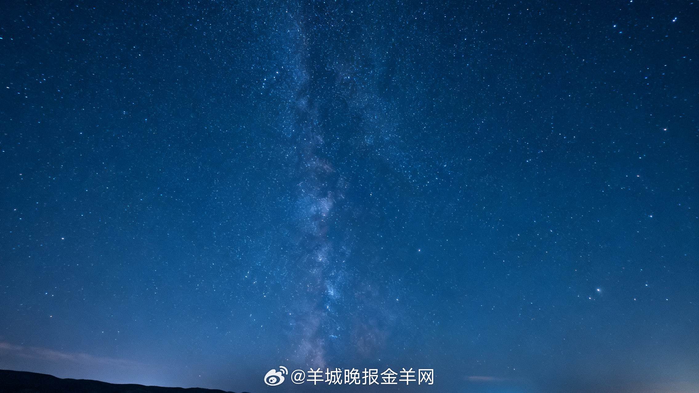 #晚安#星河垂在头顶，密得像撒了一把碎钻。仰头看了很久，忽然觉得那些白天的大事，