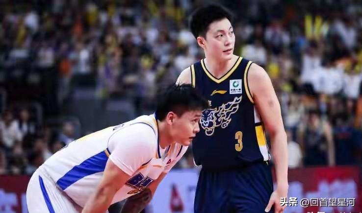 昨晚京粤大战赵睿完爆胡明轩和徐杰，曾经的黑白矮三人组，各具特点并驾齐驱，现如今黑