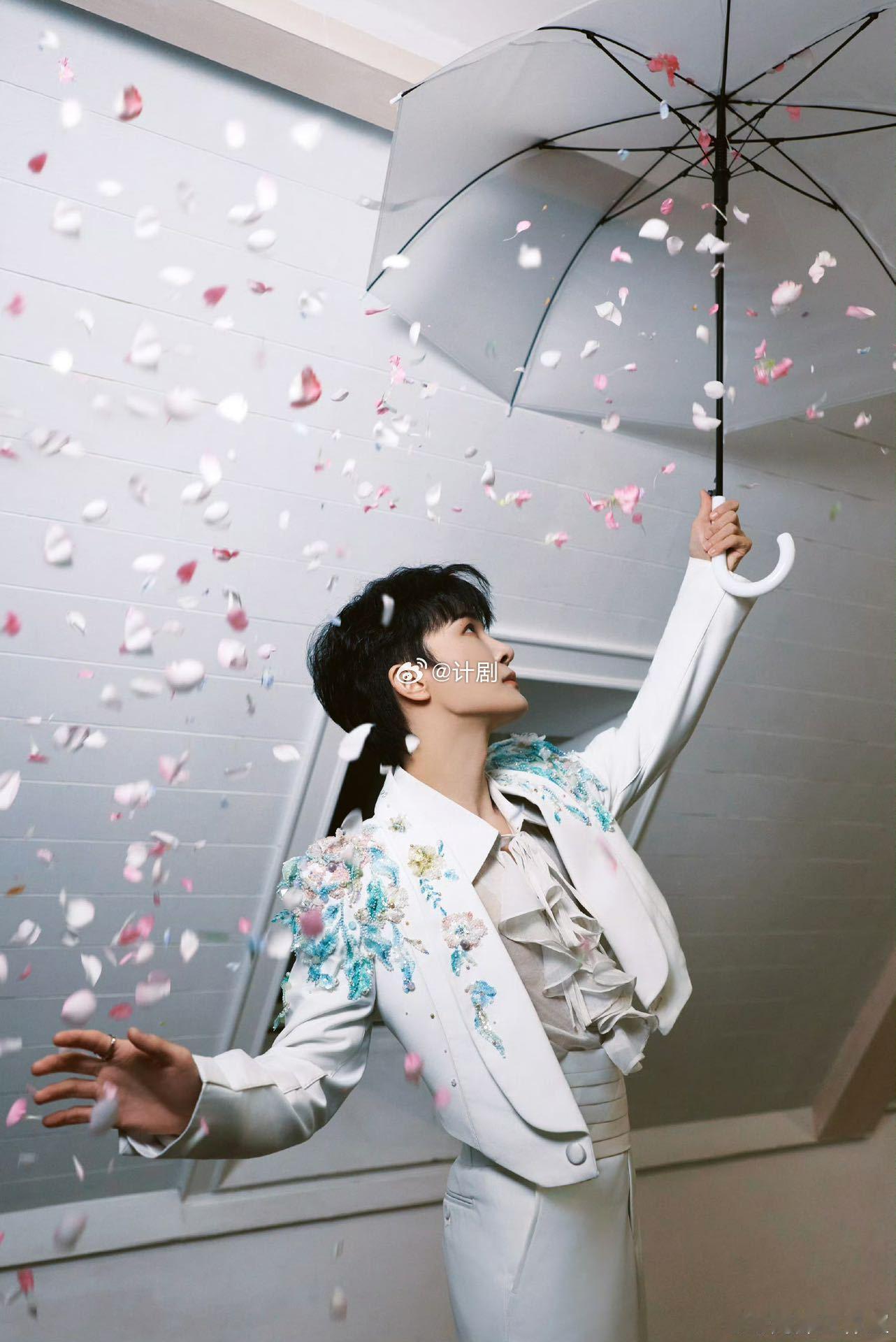 周深好风起见证中国电影的春天周深展示11秒高音 歌声乘风而起，周深用细腻演绎致敬