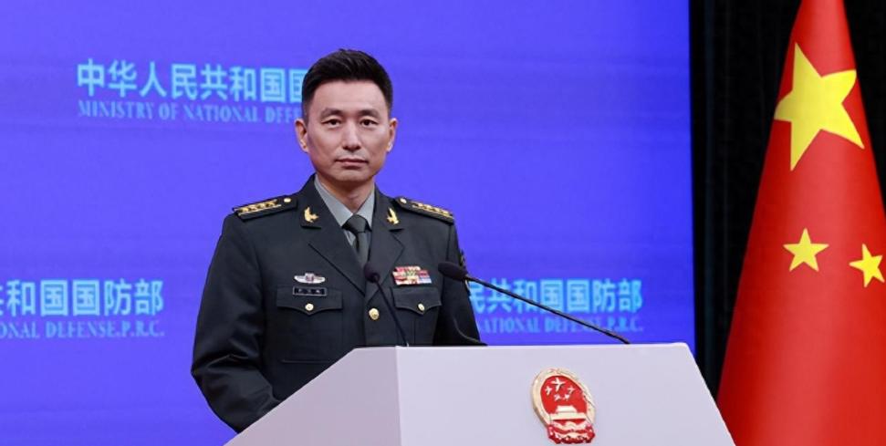 菲方当主席国却把大门拴上了，中国防长干脆不进门——派个武官到场，面子给了，态度也