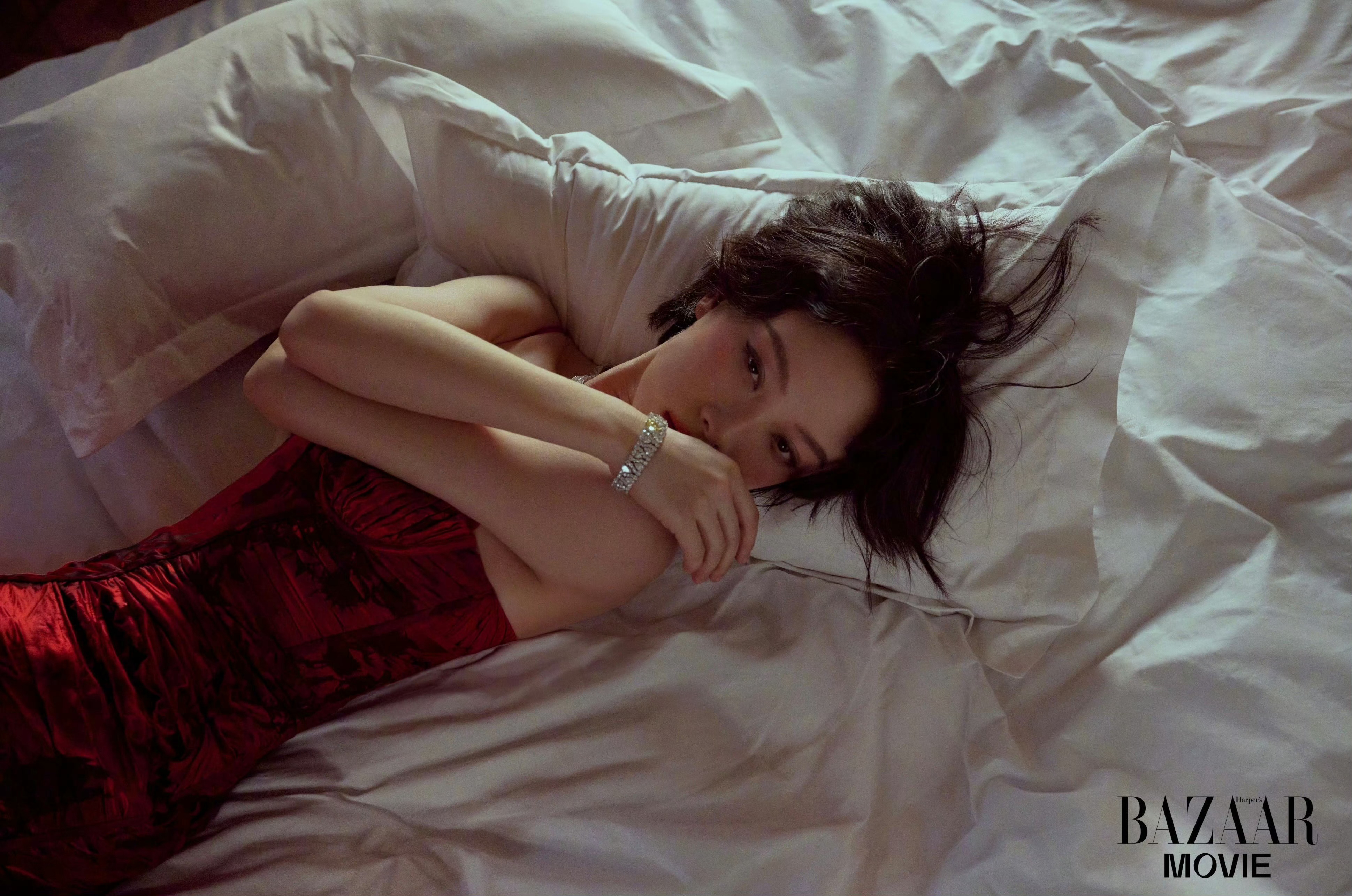 倪妮 x 芭莎电影 5月刊封面大片 风情万种的美丽💃 