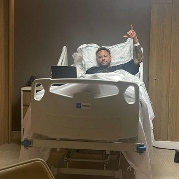 【伤停】《环球体育》：33岁的内马尔即将与桑托斯续约，然后接受半月板修复手术，并