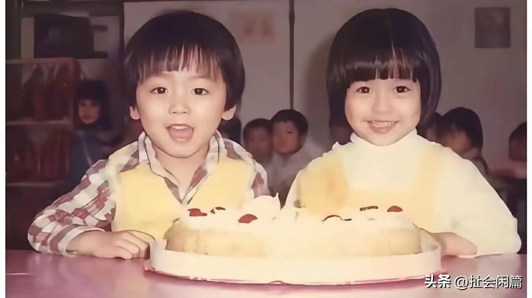 歌手梁咏琪晒出了和龙凤胎弟弟的照片，庆祝50岁生日。

她的龙凤胎弟弟名叫梁咏俊