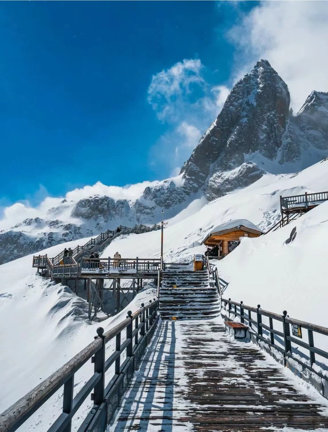 暑假结束前跟朋友一起来场玉龙雪山之旅吧！