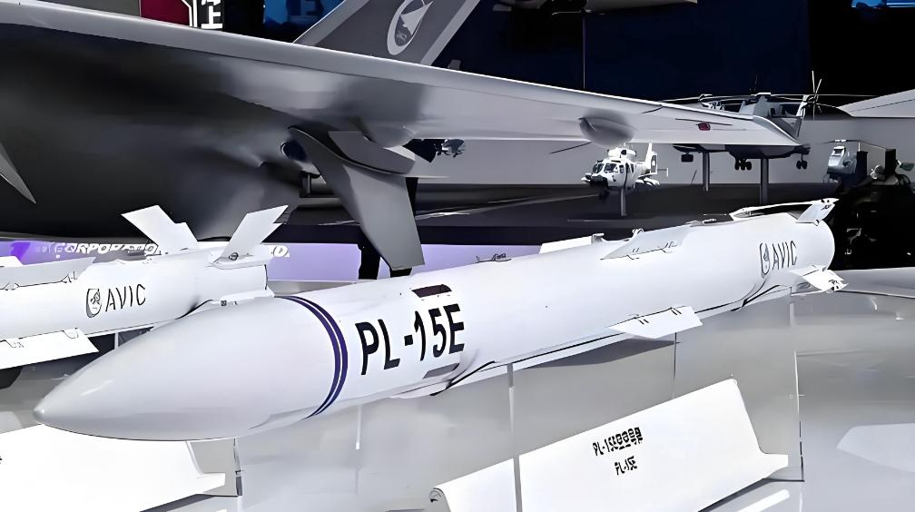 运-20机群造访巴基斯坦，真带了“歼-35”和“空战核弹”吗？