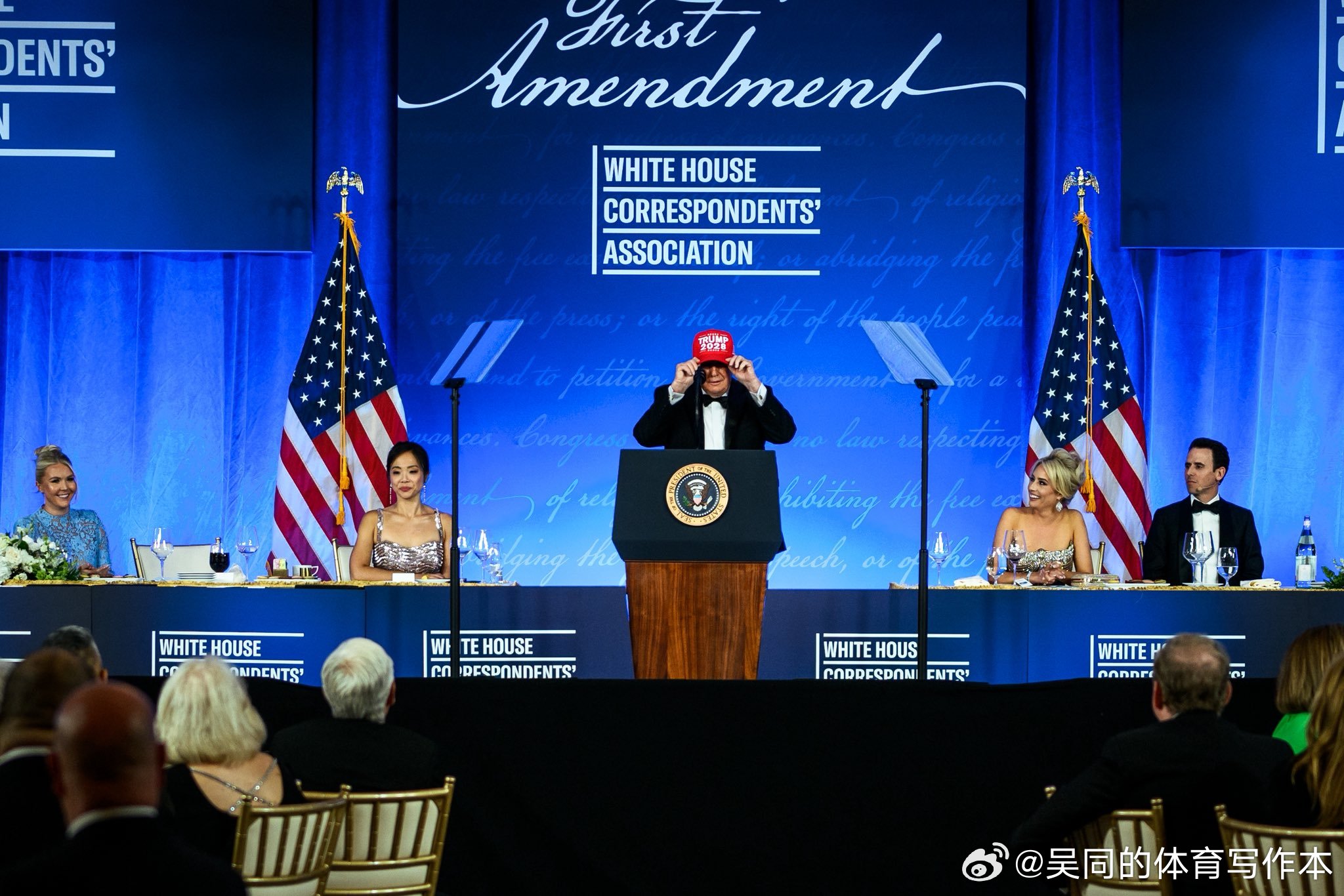 【黄金时代】再来一次？川普带上2028帽子:”我赢过三次——现在我要再赢一次。”