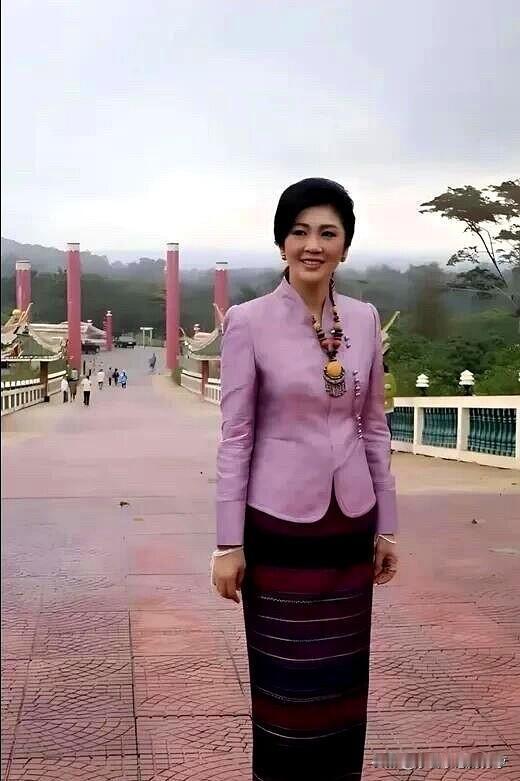 这才是真正的亚洲第一 美女，长的美，仪态万方，由内而外散发出浓浓的女人味，有书卷