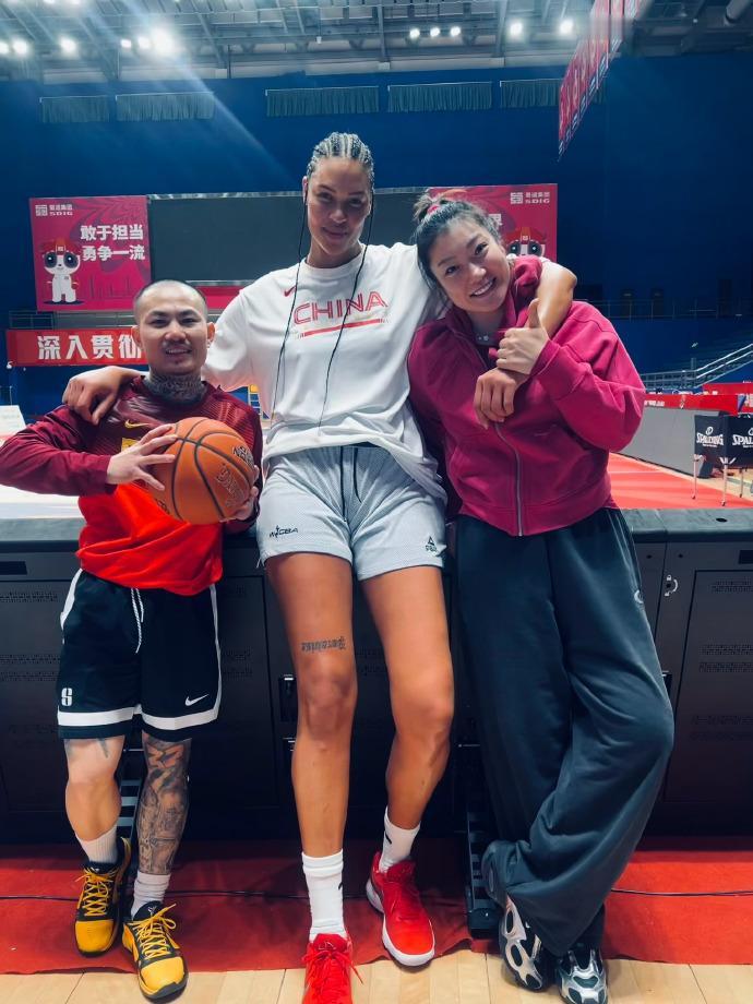 35岁的坎贝奇仍然无人能挡。

今晚的总决赛，坎贝奇以29分10篮板3盖帽的统治