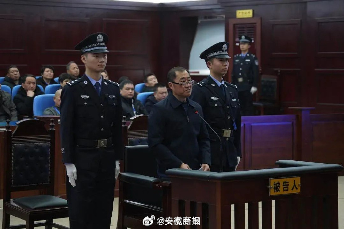 #足球领域系列腐败案宣判#【#田协原主席于洪臣一审被判13年#】今天，湖北省黄石