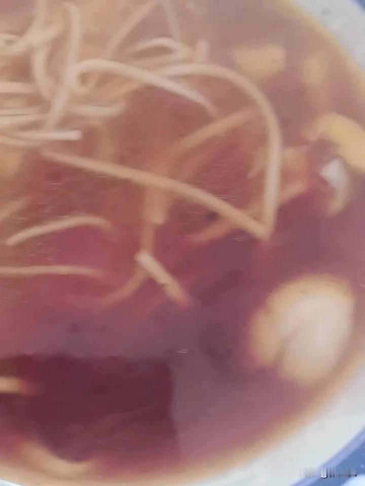 我这个面下的真是太给力了。
隔一天就给自己下一碗面。
放点酱油，放点盐竟然也能够