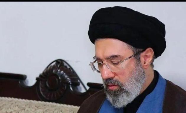 手握五万多名美军、三大航母战斗群全部压到波斯湾，特朗普这次放出的威胁，真的非常狠