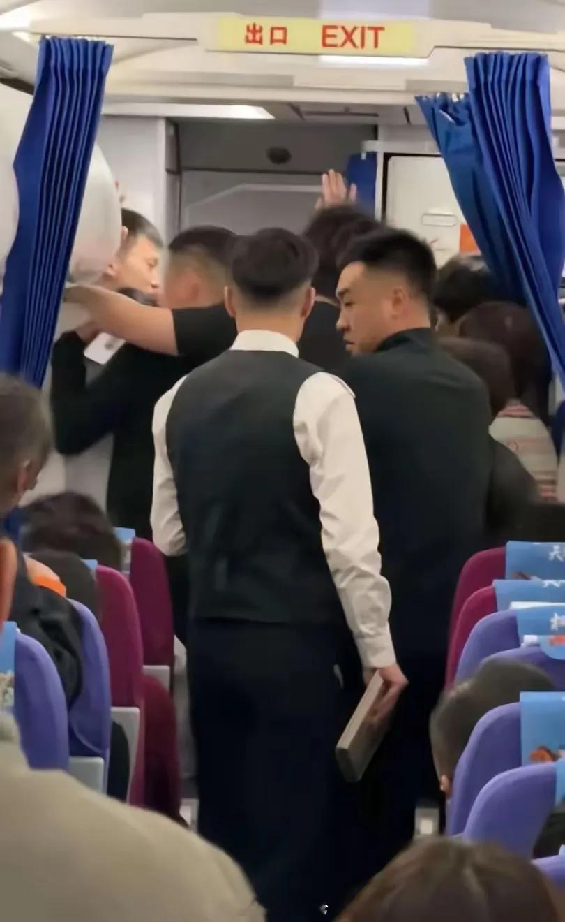 这件事本质是规则意识与个体需求的冲突。航司对孕周的限制是基于航空生理学与应急风险