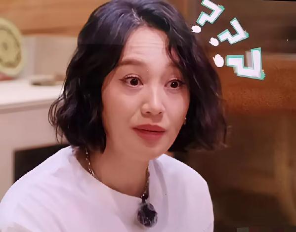 终于理解朱丹
为什么会让女儿照顾儿子了！
原来和她自己的成长经历有关！在朱丹6岁