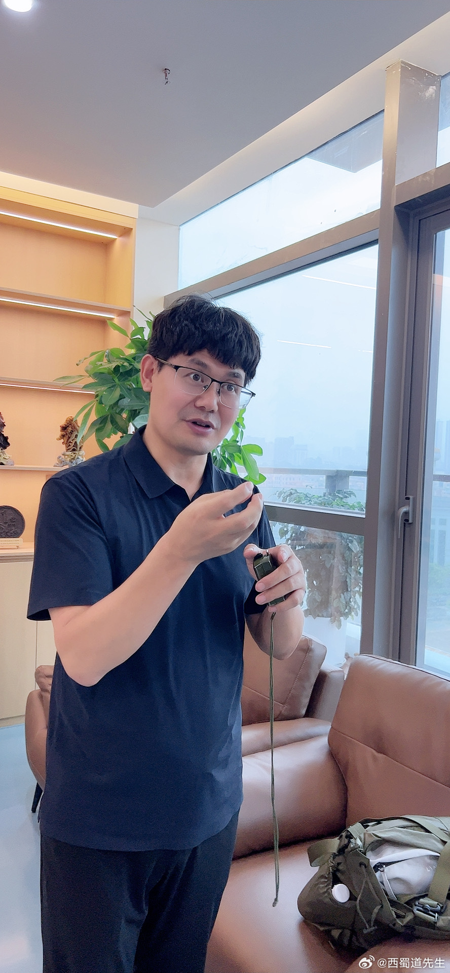 今天上午东莞南城，下午深圳龙华。晚上还要约见大佬。     大环境不是那么好的前