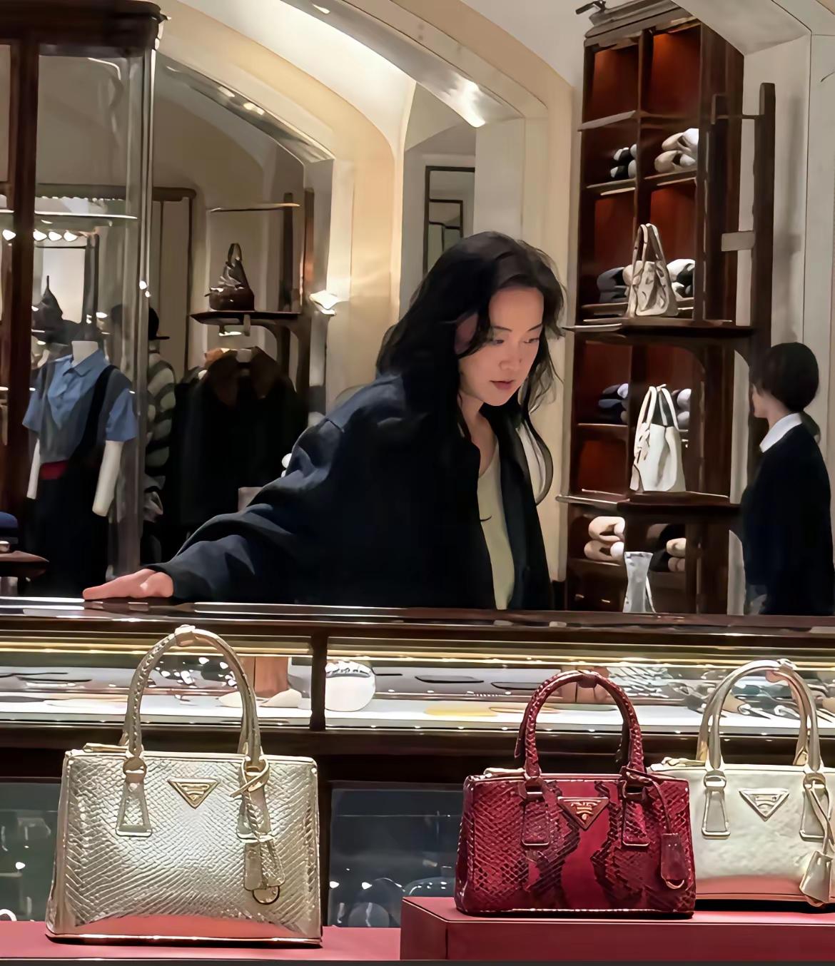 这个女女跟贾玲长的挺像哎[捂脸]