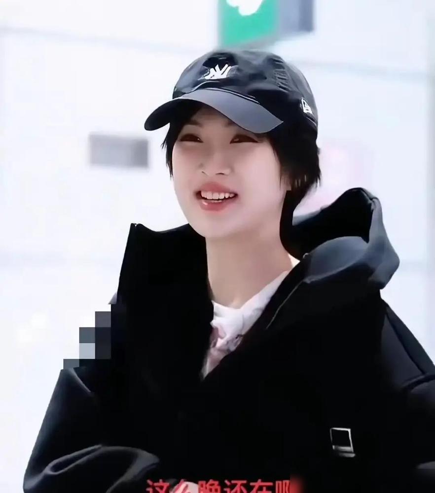 富二代抢着买单？姚安娜这次玩真的。郭京飞直播爆料：剧组聚餐刚喊结账，姚安娜唰一下