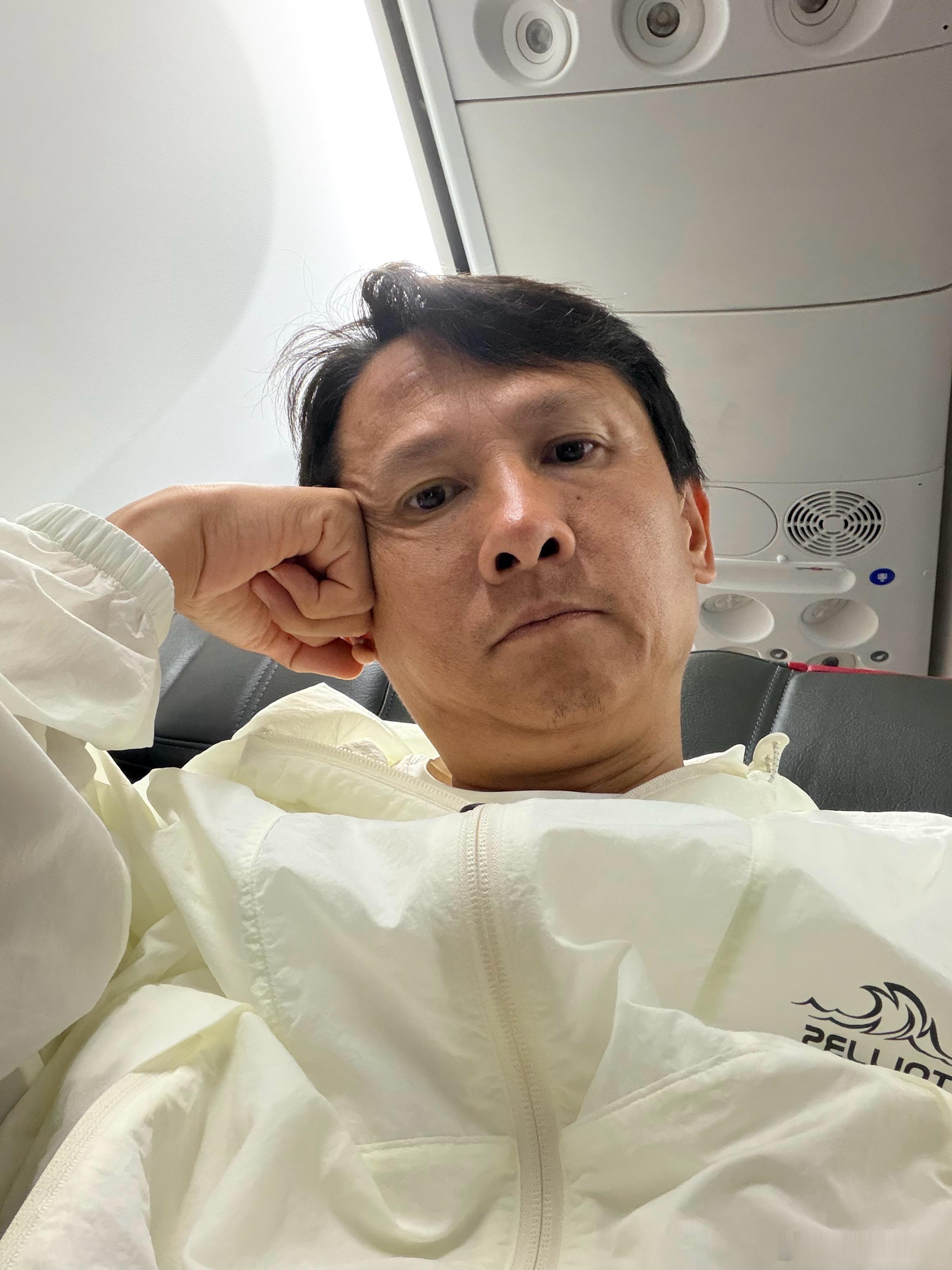 都什么年代了，怎么还会有人觉得博主看球会有人报销呢？如果是这样还用买红眼航班，一
