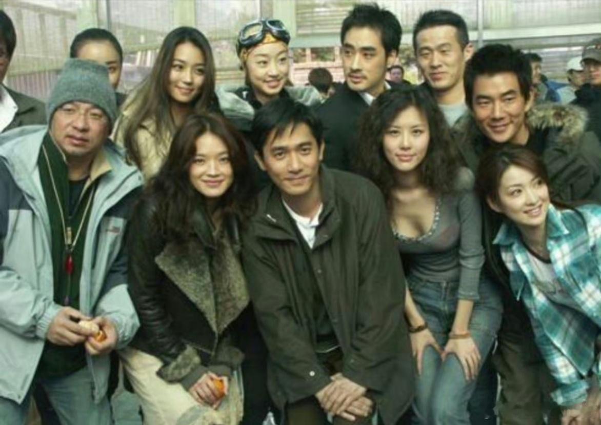 2005年，北京！田朴珺和众星合影