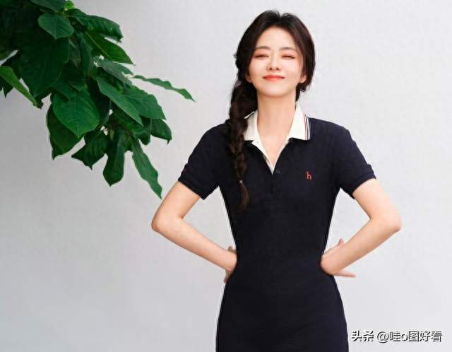 谭松韵太有少女感了！麻花辫，Polo裙元气满满，自带清纯滤镜！